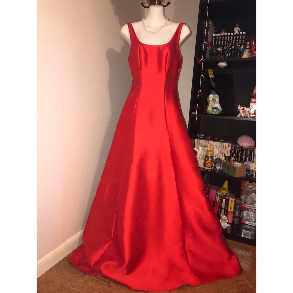 B. Darling Red Prom Dress